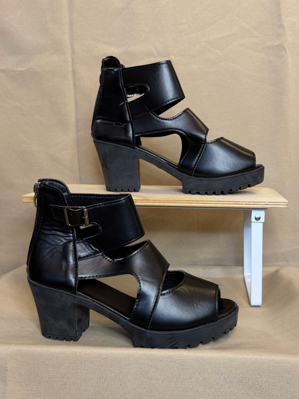 Black Women's Chunky Heel Cutout Sandals - Unbranded